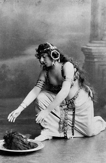 shanmonster.com:''This is a photo of Oscar Wilde as Salome. I don't know the date or photographer.  Then again, is it really? Apparently not. Controversy surrounds this photo. This isn't really Oscar Wilde, but a Hungarian opera singer named Alice Guszalewicz. Apparently, Alice Guszalewicz shared an uncanny resemblance to Oscar Wilde. Review photos of her show her wearing a costume identical to the one seen here.''
